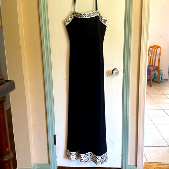 ADRIANNA PAPELL BLACK SPAGHETTI STRAP ZIP WHITE OCTAGON TRIM DRESS Size 8 - Picture 1 of 3